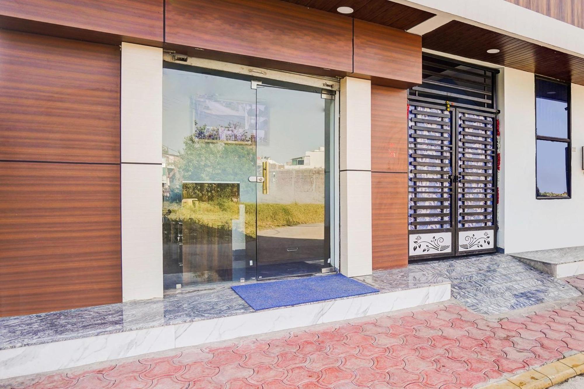Super Hotel O Brilliant Convention Centre Formerly Madhur Shree Indore Exteriör bild