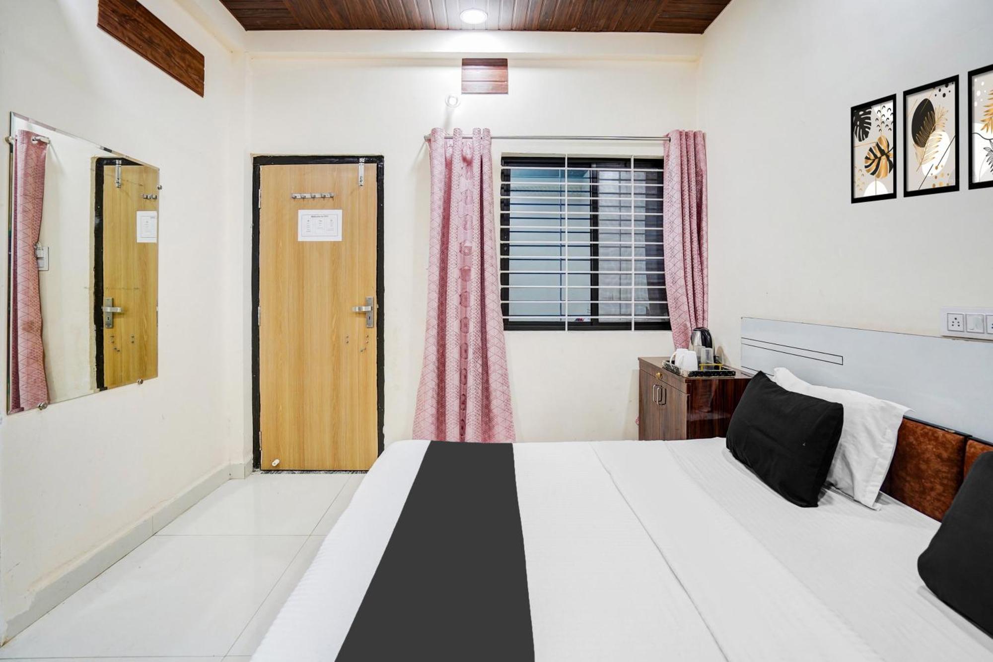 Super Hotel O Brilliant Convention Centre Formerly Madhur Shree Indore Exteriör bild
